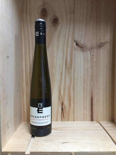 Escarpment HINEMOA Riseling 1/2 btl Escarpment HINEMOA Riseling 1/2 btl